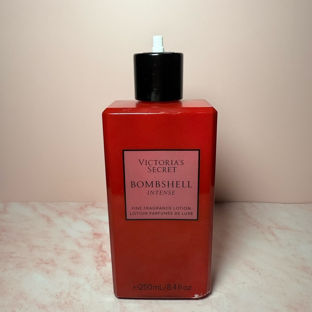 Victoria's Secret Bombshell Intense Red Lotion